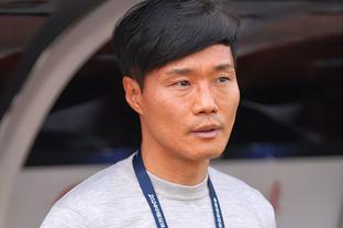 Hàn Kiều Sinh: Việt Nam kinh ngạc khiến người ta hâm mộ cắn răng, đồng dạng 5 hậu vệ gia đình lại có thể toàn công toàn thủ